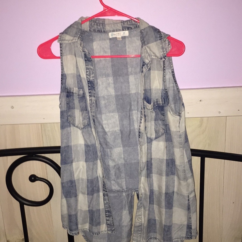 Blue sleeveless  flannel